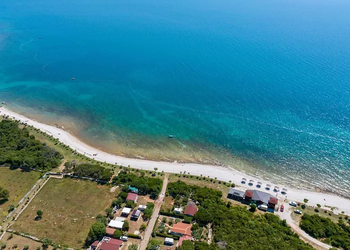Teuta Apartments - A Beach And A Sea View