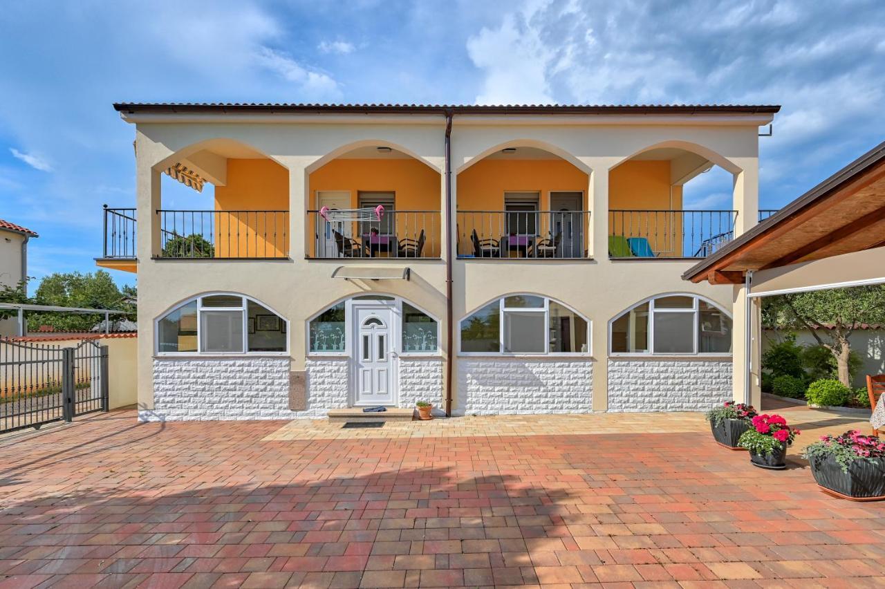 Apartment Teuta Apartments - A Beach And A Sea View Peroj