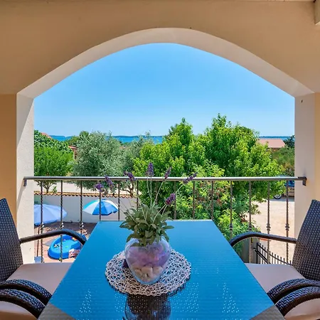 Teuta Apartments - A Beach And A Sea View Peroj Exterior foto