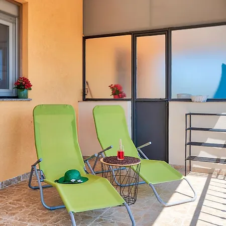 Teuta Apartments - A Beach And A Sea View Peroj Exterior foto