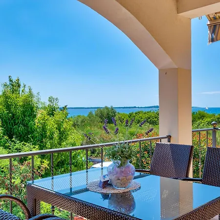Teuta Apartments - A Beach And A Sea View Peroj Exterior foto