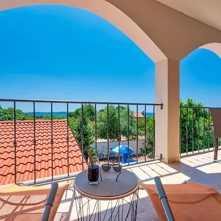 Teuta Apartments - A Beach And A Sea View Peroj Exterior foto