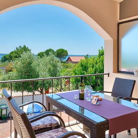 Teuta Apartments - A Beach And A Sea View Peroj Exterior foto