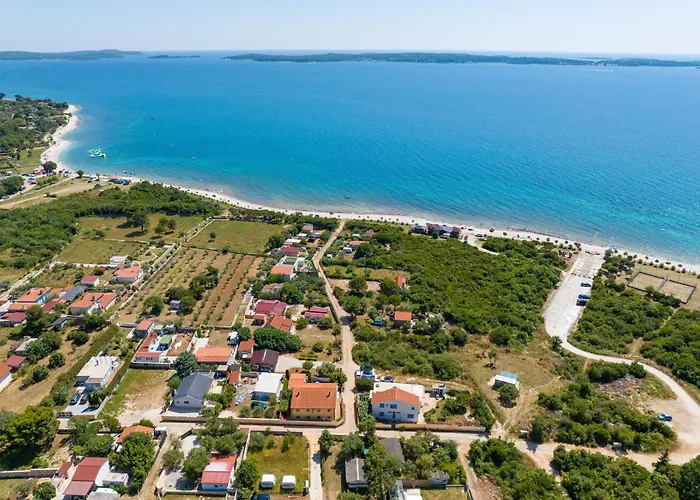 Teuta Apartments - A Beach And A Sea View