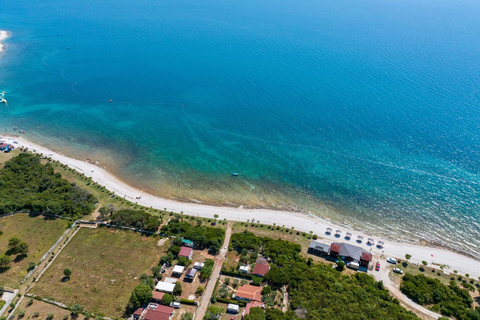 Teuta Apartments - A Beach And A Sea View