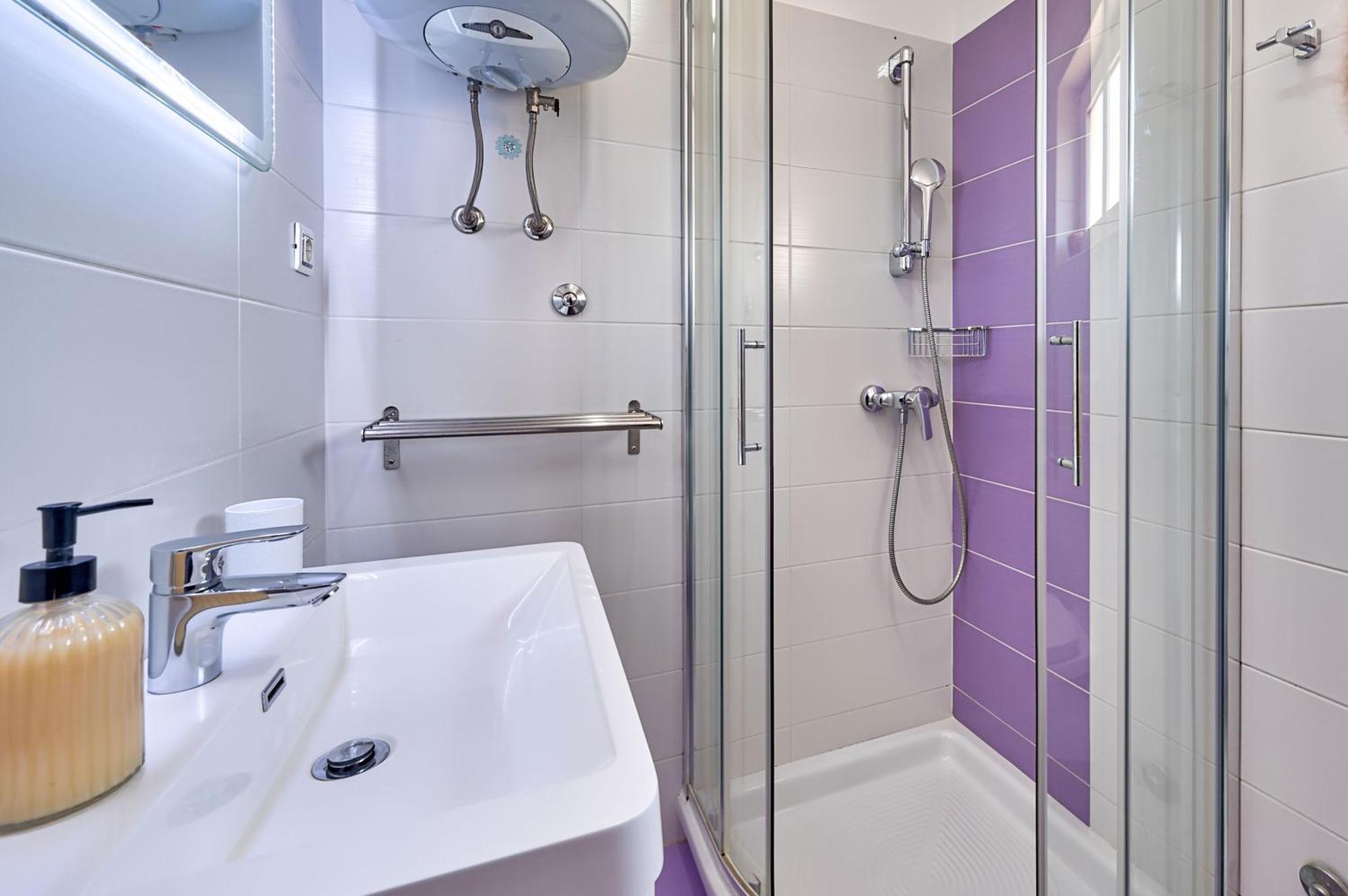 Teuta Apartments - A Beach And A Sea View Apartment *