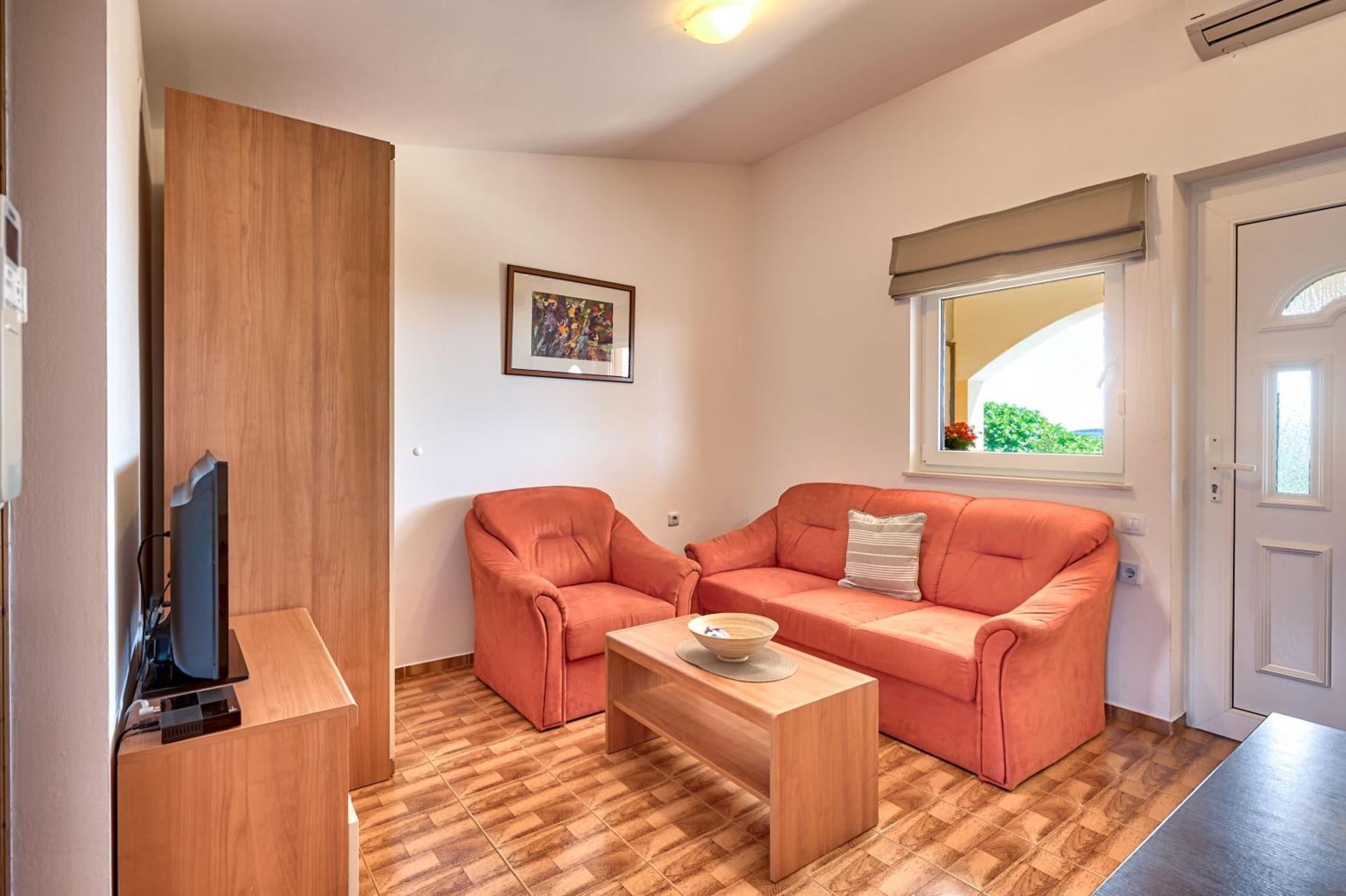 Apartment Teuta Apartments - A Beach And A Sea View Peroj
