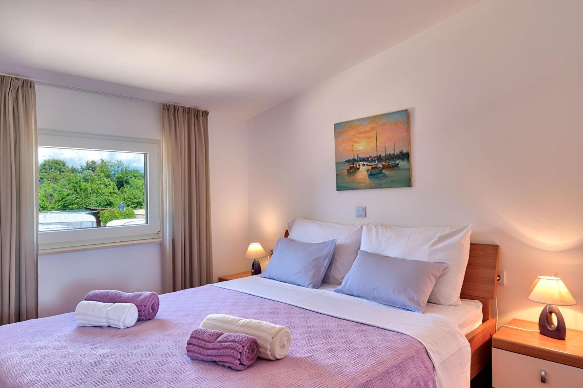Teuta Apartments - A Beach And A Sea View * Peroj