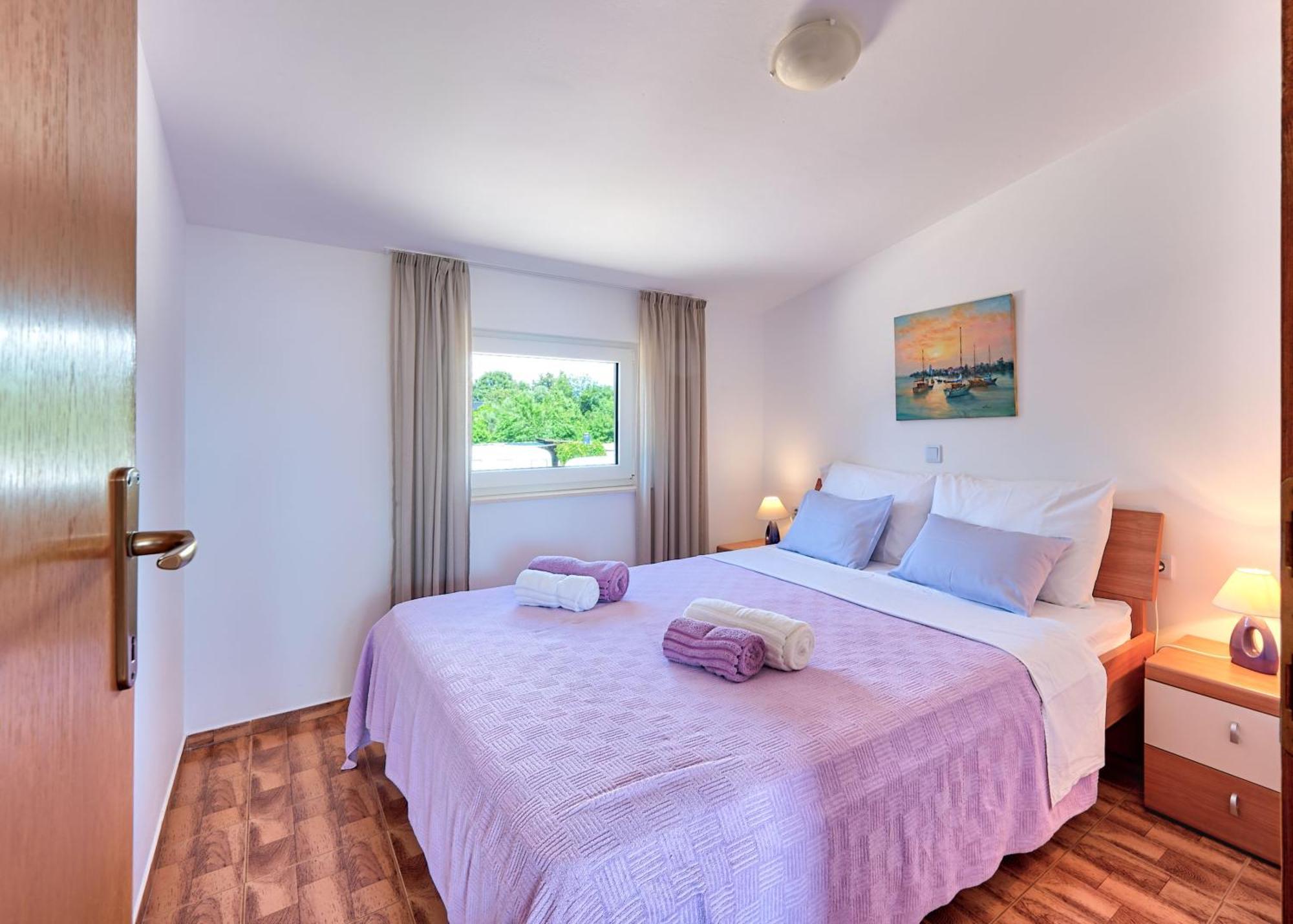 Teuta Apartments - A Beach And A Sea View Apartment