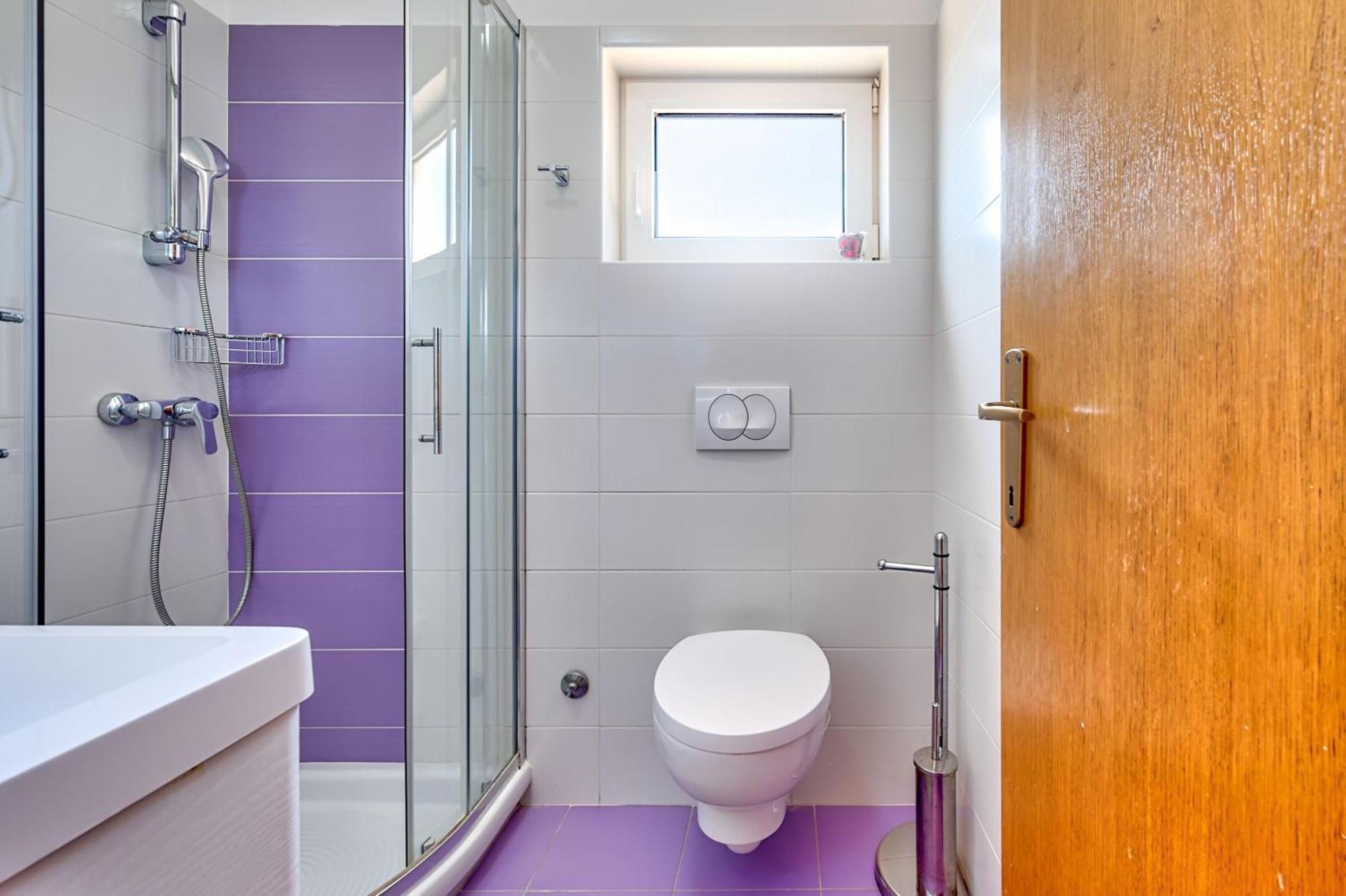 Teuta Apartments - A Beach And A Sea View
