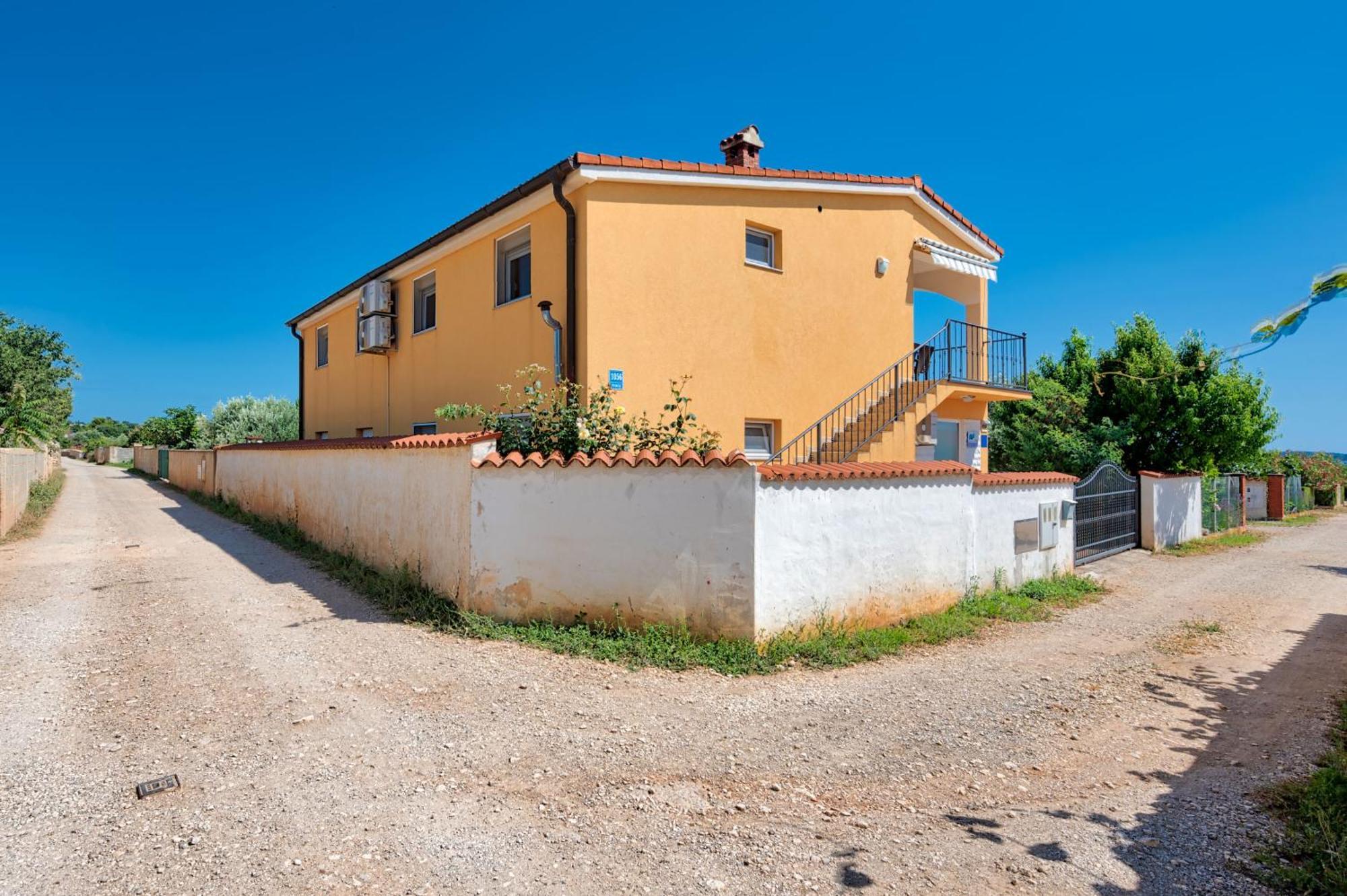 Apartment Teuta Apartments - A Beach And A Sea View Peroj