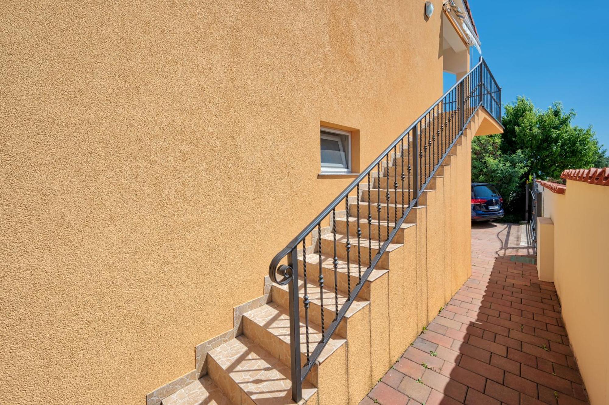 Teuta Apartments - A Beach And A Sea View * Peroj
