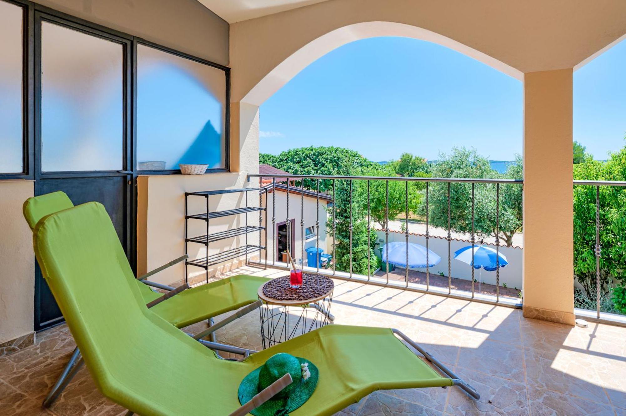 Teuta Apartments - A Beach And A Sea View Peroj
