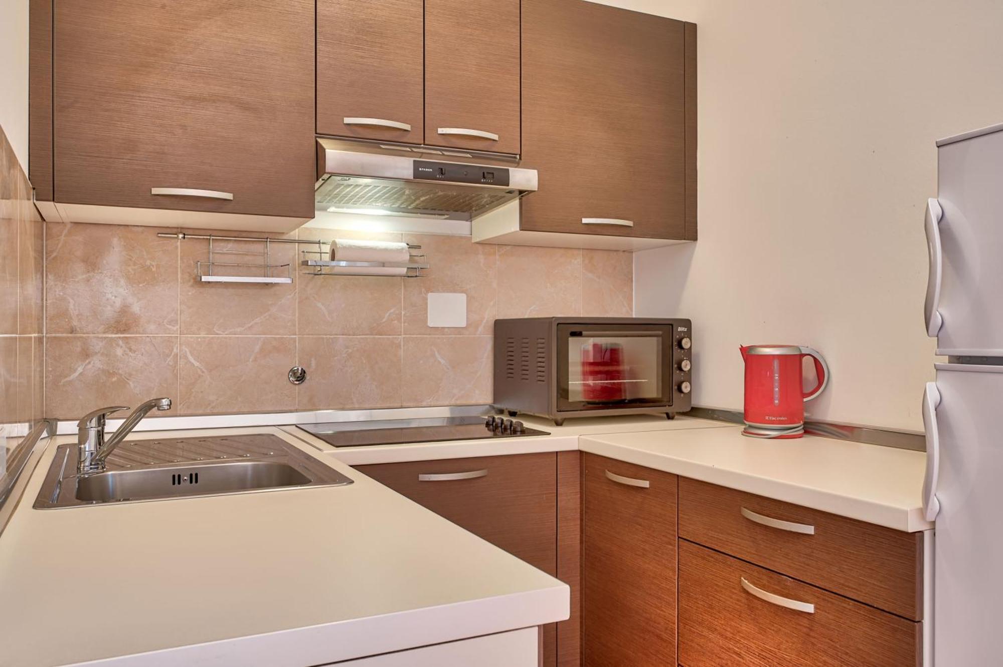 Teuta Apartments - A Beach And A Sea View *
