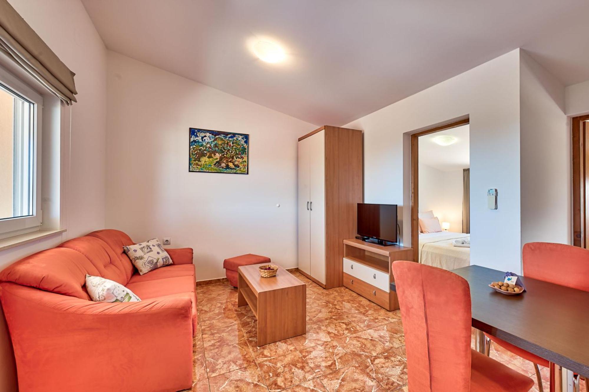Teuta Apartments - A Beach And A Sea View Apartment *