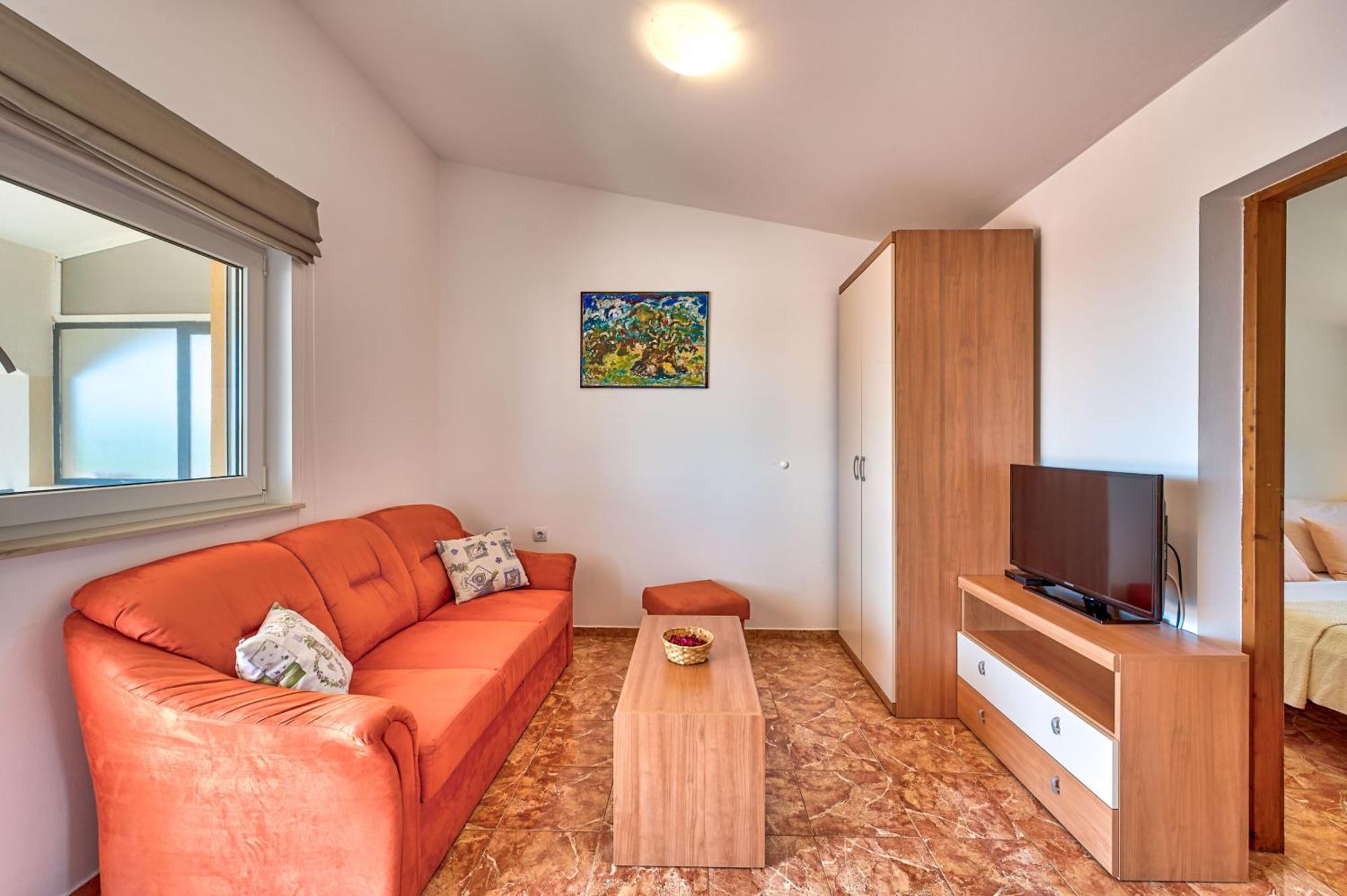 Teuta Apartments - A Beach And A Sea View Apartment