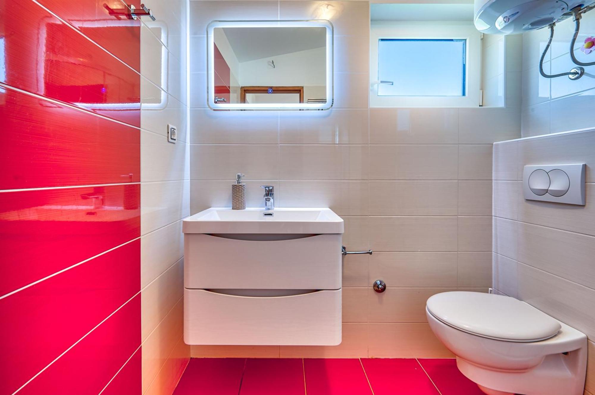 Teuta Apartments - A Beach And A Sea View