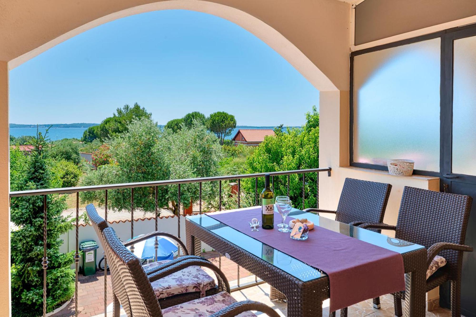 Apartment Teuta Apartments - A Beach And A Sea View