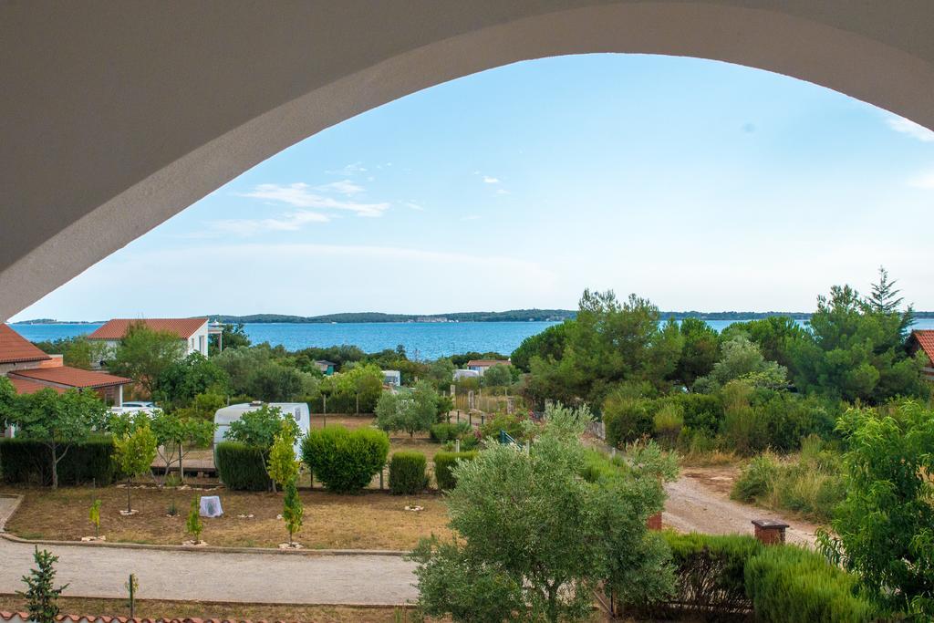 Teuta Apartments - A Beach And A Sea View *